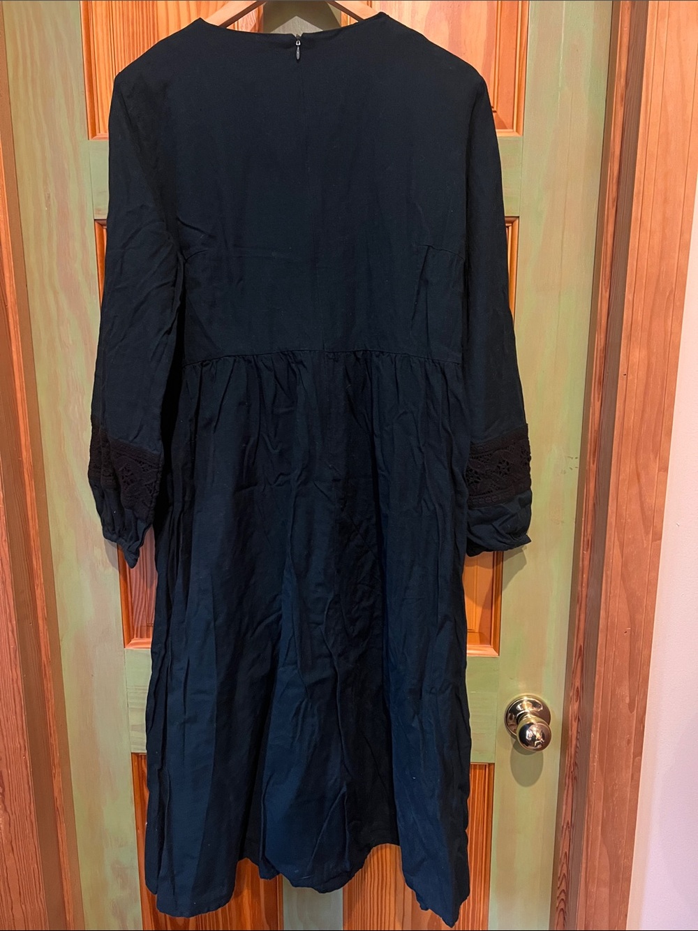 Voriagh Long Sleeve Forest Green Lace-Panel Midi Dress - Picture 4 of 4